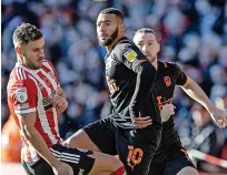  ?? ?? PUSH ’N POOL
hero Anderson (centre) battles with Baldock