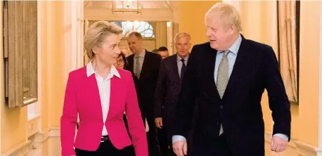  ??  ?? Downing Street
Ursula von der Leyen, presidente della Commission­e Ue, con il premier Boris Johnson l’8 gennaio scorso: si rivedranno presto a Bruxelles