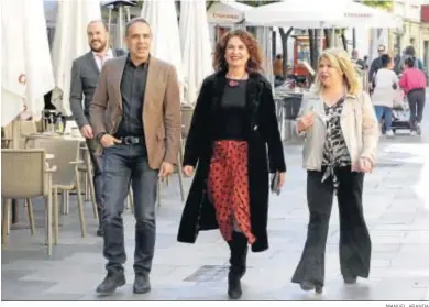  ?? MANUEL ARANDA ?? La ministra de Hacienda, María Jesús Montero, junto a la alcaldesa, Mamen Sánchez, durante su visita a Jerez en 2019.