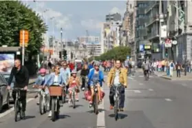  ?? FOTO KOEN FASSEUR ?? Winkeliers staan niet weigeracht­ig tegen idee van de koopzondag in september te combineren met Antwerpen Autovrij.