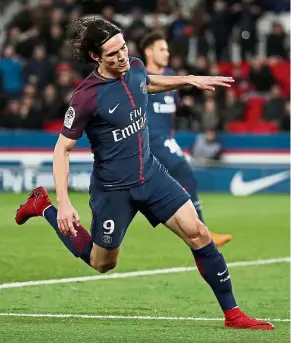  ?? — Reuters ?? That’s how you do it: Paris St Germain’s Edinson Cavani celebratin­g after scoring the fourth goal against Strasbourg in the Ligue 1 match at the Parc des Princes on Saturday.