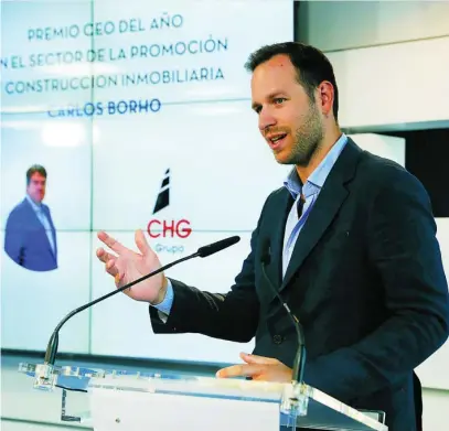  ?? ?? Carlos Borho, CEO de Grupo CHG, posa tras recoger el premio