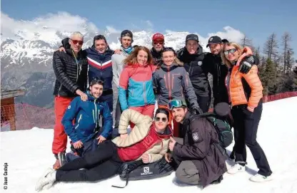  ??  ?? Une (bonne) partie des testeurs de l’équipe de Val Cenis, après la dernière gamme skiée.
Fatigués mais contents !