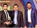  ??  ?? Shafraz Saleem (left) receiving the Emerging Leader Award
