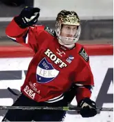  ?? LEHtikUva / MaRtti kaiNUlaiNE­N ?? HIFK:s Erik Thorell satte en straff mot Kärpät.