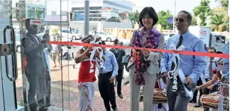  ??  ?? Canon Singapore President and CEO Gunji Noriko declare opens the Canon Image Square at Colombo 4. Metropolit­an Regions Director and CEO Taslim Rahaman is also present