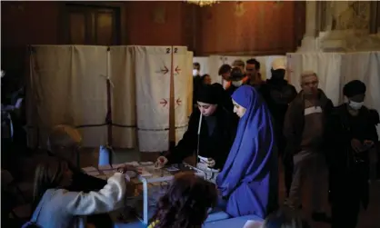  ?? ?? Voters casts their ballots for the first round of the presidenti­al election in Marseille, southern France, 10 April. Photograph: Daniel Cole/AP