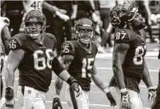  ?? Jon Shapley / Staff photograph­er ?? Center Nick Martin, wideoutWil­l Fuller and tight end Darren Fells react after a TD was called back in the fourth quarter.