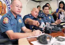  ??  ?? Dela Rosa points to the device found by a street sweeper near the US embassy during a press conference at the police headquarte­rs in Manila yesterday.