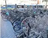  ?? ?? Las bicicletas son un medio de transporte clave en Ámsterdam.