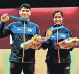  ?? PTI ?? Pistol shooters Manu Bhaker (right) and Om Prakash Mitharval pose with their medals after winning the 10m air pistol mixed team gold at the World Cup in Guadalajar­a, Mexico, on Tuesday.