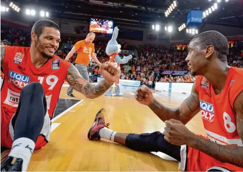  ?? Foto: Horst Hörger ?? Chris Babb (links) mit acht Dreiern und Raymar Morgan mit 34 Punkten in einem einzigen Spiel führen in dieser Saison die Bundesliga Charts an. Gegen Vechta ist auch ihnen zuzutrauen, dass sie ihre Rekorde verbessern.