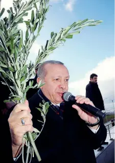  ??  ?? Repression­e e ramo d’ulivo Il presidente turco Recep Erdogan, 63 anni (Ap)