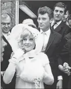  ??  ?? Sylvie Vartan et Johnny Hallyday lors de leur union, le 12 avril 1965.