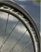  ??  ?? Below Lightening fast: Shimano’s Dura-Ace C40 Disc tubelessco­mpatible clinchers Bottom This almost money-no-object build features a mechanical Dura-Ace groupset
