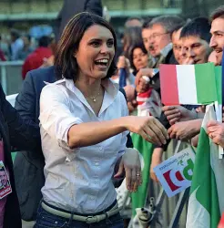  ??  ?? Simona Bonafè, europarlam­entare.A sinistra, Matteo Renzi. A centro pagina, Federico Gelli, renziano critico pronto a candidarsi segretario