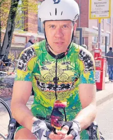  ??  ?? Lars Teutenberg gewann im vergangene­n Jahr zum dritten Mal beim Radrennen „Rund in Fischeln“. Sein Start dieses Jahr ist noch ungewiss.