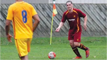  ??  ?? Drouin’s Ben Smith carries the ball from defence; Photograph­s: Michael Robinson.