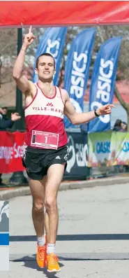  ??  ?? RIGHT Francois Jarry wins the 2017 Banque Scotia 21K de Montreal halfmarath­on in 1:07:22.2