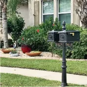  ?? Courtesy of Beautiful Mailbox ?? A pineapple finial is a touch of South Florida