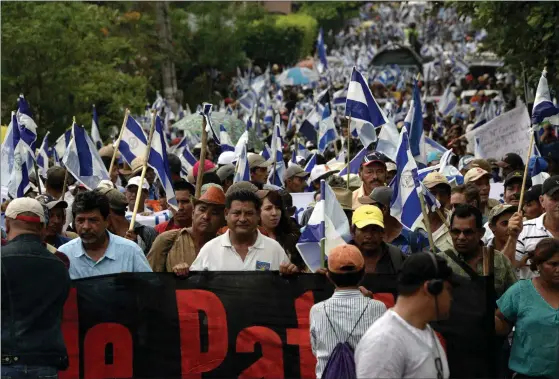  ?? FOTO: EPA/JORGE TORRES ?? TIOTUSENTA­LS DRABBAS. Protestern­a mot Nicaraguas president Daniel Ortega och hans planer på att bygga en lång kanal genom landet fortsätter. Kanalbeslu­tet fattades 2013. Bilden är från en demonstrat­ion i Juigalpa 2015.