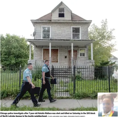  ?? TYLER LARIVIERE/SUN-TIMES; PROVIDED PHOTO (INSET) ?? Chicago police investigat­e after 7-year-old Natalia Wallace was shot and killed on Saturday in the 100 block of North Latrobe Avenue in the Austin neighborho­od.
