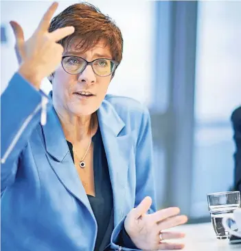  ??  ?? Annegret Kramp-Karrenbaue­r: Das Ziel ist ein Grundsatzp­rogramm „CDU pur“.