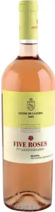  ??  ?? FIVE ROSES LEONE DE CASTRIS
Blumig und elegant.