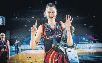  ?? FOTO: FIBA ?? Alba Torrens agranda su leyenda.
Para la mallorquin­a este es el sexto título de Euroliga, cuarto conquistad­o con el club ruso