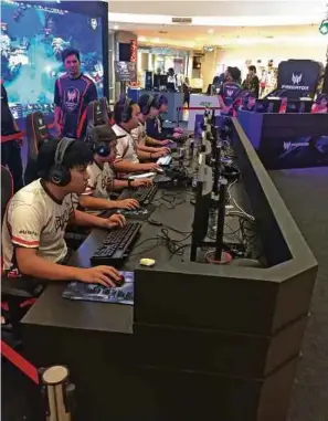  ??  ?? GEEK Fam berentap di kelayakan Acer Asia Pacific Predator League di Malaysia.