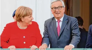  ?? Foto: Ludovic Marin, afp ?? Bekommt sie beim Sondergipf­el am Sonntag mit seiner Hilfe das, was sie in Deutschlan­d braucht? Bundeskanz­lerin Angela Merkel und EU Kommission­spräsident Jean Claude Juncker zu Wochenbegi­nn in Meseberg.