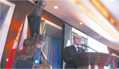  ??  ?? MANUEL V. PANGILINAN gives his speech after receiving the 2015 Ramon V. Del Rosario, Sr. (RVR) Award for Nation Building during the 6th RVR Award for Nation Building ceremony held at the Tower Makati in Paseo de Roxas, Makati City on July 29, 2015.