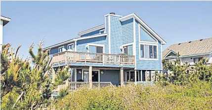  ?? TWIDDY AND CO VIA THE NEW YORK TIMES ?? With everything on hold, Steve Chadwick and his wife, Kate Smith, decided to decamp from Bernardsvi­lle, New Jersey, to this house in the Outer Banks in North Carolina for a month, starting on Memorial Day.