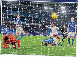  ?? REUTERS ?? Laca-boom: Lacazette latches on to an excellent Bukayo Saka pass and calmly fires past Sanchez, breaking the deadlock moments after coming on, leading to jubilant celebratio­ns as Arsenal went on to clinch back-to-back victories