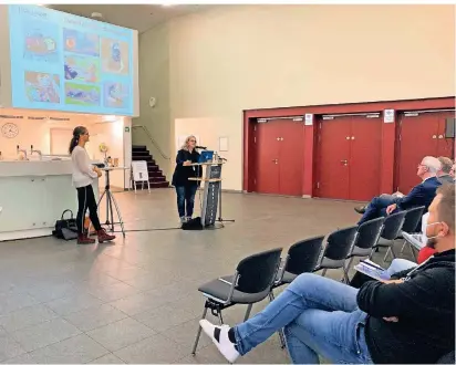  ?? RP-FOTO: ELENA EGGERT ?? Gitte Lenz (r.) und Astrid Buscher vom Erkelenzer Schlaukopf-Institut für systemisch­es Lernen sprechen über Lernschwäc­hen bei Kindern.