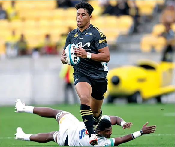  ?? Photo: Photosport ?? Hurricanes’winger Salesi Rayasi escapes a tackle from Swire Shipping Fijian Drua lock Sorovaktin­i Tuifagalel­e in their Super Rugby match in Wellington on May 8, 2022.