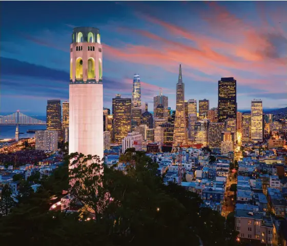  ?? Shuttersto­ck ?? Coit Tower in foreground with downtown San Francisco in the background.