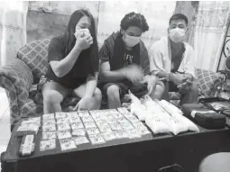  ??  ?? P24-MILLION BUST – Suspects Carline Lunares, her partner Nester Brinosa, and her brother Richard Lunares are confronted with the stash of shabu that was confiscate­d from them in a buy-bust operation in Barangay Handumanan in Bacolod City, Tuesday morning. (Photo courtesy of PRO 6)