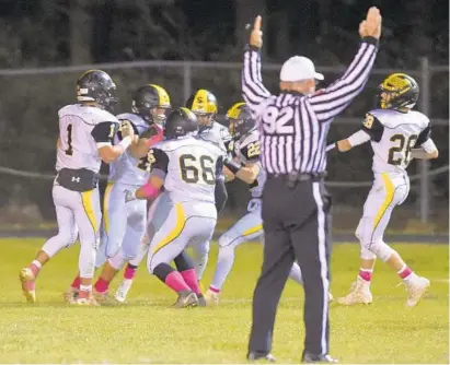  ?? KEN KOONS/BALTIMORE SUN MEDIA GROUP ?? South Carroll players celebrate a touchdown against Francis Scott Key on Thursday night. The Cavaliers evened their record at 4-4.