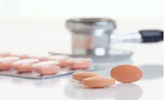  ??  ?? Statins are used to reduce ‘bad’ cholestero­l (low-density lipoprotei­n, or LDL).