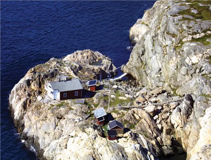  ?? Bild: Thore Leykauff ?? Flygfoto över Islandsber­gs fyrplats där sjömännen räddades.