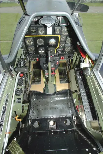  ??  ?? The flight deck of a P-51D. The cylindrica­l throttle handle twisted and altered the circle of diamonds displayed in the K-14A computing gunsight, giving ranging informatio­n to the pilot. (Photo by John Dibbs/planepictu­re.com)