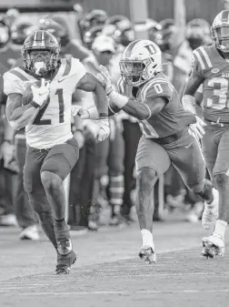  ?? NELL REDMOND/ASSOCIATED PRESS ?? Khalil Herbert, front, breaks free for a first-down run ahead of Duke's Marquis Waters, middle, and cornerback Jeremiah Lewis (39) during the second half of Virginia Tech's 38-31 win Saturday.