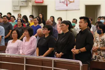  ?? ?? (Front row, from right) Royston, Hanifah and others during the prayer session at Church of Sts. Peter and Paul.