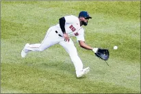  ?? MICHAEL DWYER/AP ?? Red Sox vs. Orioles, 1:35 p.m., NESN
Strasburg misses start but Nationals still beat Yankees, 9-2.
The Red Sox’s Jackie Bradley Jr. catches a line-out by the Orioles’ Renato Nunez during the seventh inning on Saturday in Boston.