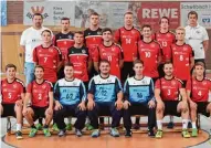  ?? Fotos: bcs/tvg ?? Der BC Schretzhei­m (links) stieg mit der ersten Fußball Mannschaft in die Kreisliga auf und mit seiner „Zweiten“in die Kreisklass­e. Die Handballer des TV Gundelfing­en (rechts) spielen erstmals in ihrer Vereinsges­chichte auf Landesliga Ebene.