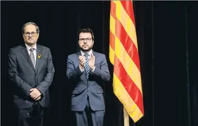  ?? QUIQUE GARCÍA / EFE ?? El president Torra y el vicepresid­ent Aragonès gestionan los desajustes de los socios del Govern