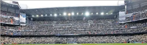  ??  ?? AMBIENTAZO. El Bernabéu se llenará para recibir al Alavés este domingo en el regreso tras el parón de seleccione­s.
