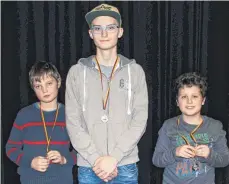  ?? FOTO: VEREIN ?? Beim A-Jugendturn­ier erfolgreic­h (von links): Julius Weissenber­ger, Oliver Omert und Viktor Guba vom Schachklub Lindau.