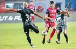  ?? PIC/PTI ?? Jamshedpur FC (Red jersey) and ATK, Kolkata (Black-grey jersey) vie for the ball during the Indian Super League (ISL) football match 2018 at JRD Tata Sports Complex in Jamshedpur, Jharkhand , Sunday